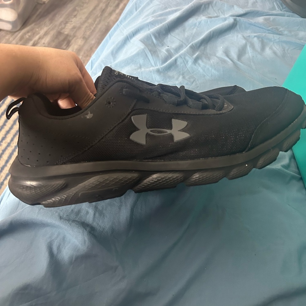 Under Armour Charged Assert 8 Sneakers Men size 12